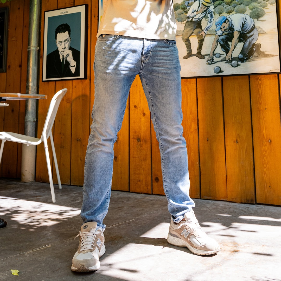 jogging imitation jean bleu clair